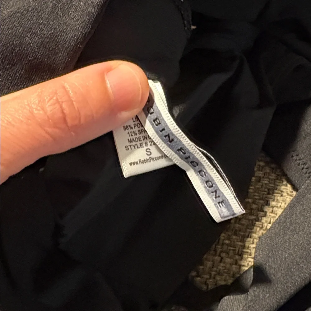 Robin Piccone Ava Knot Bikini Top in Black SZ S NWOT - Picture 5 of 5